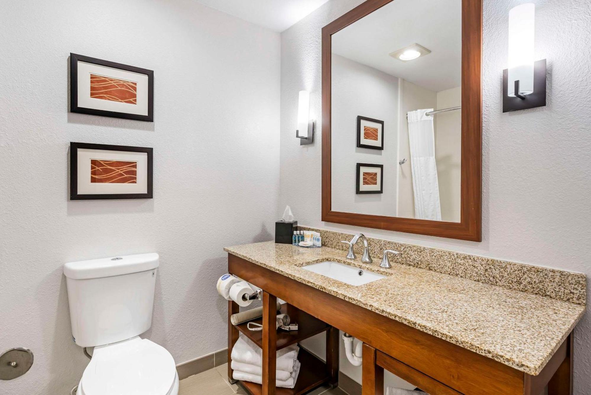 Comfort Inn Splash Harbor Bellville Екстер'єр фото